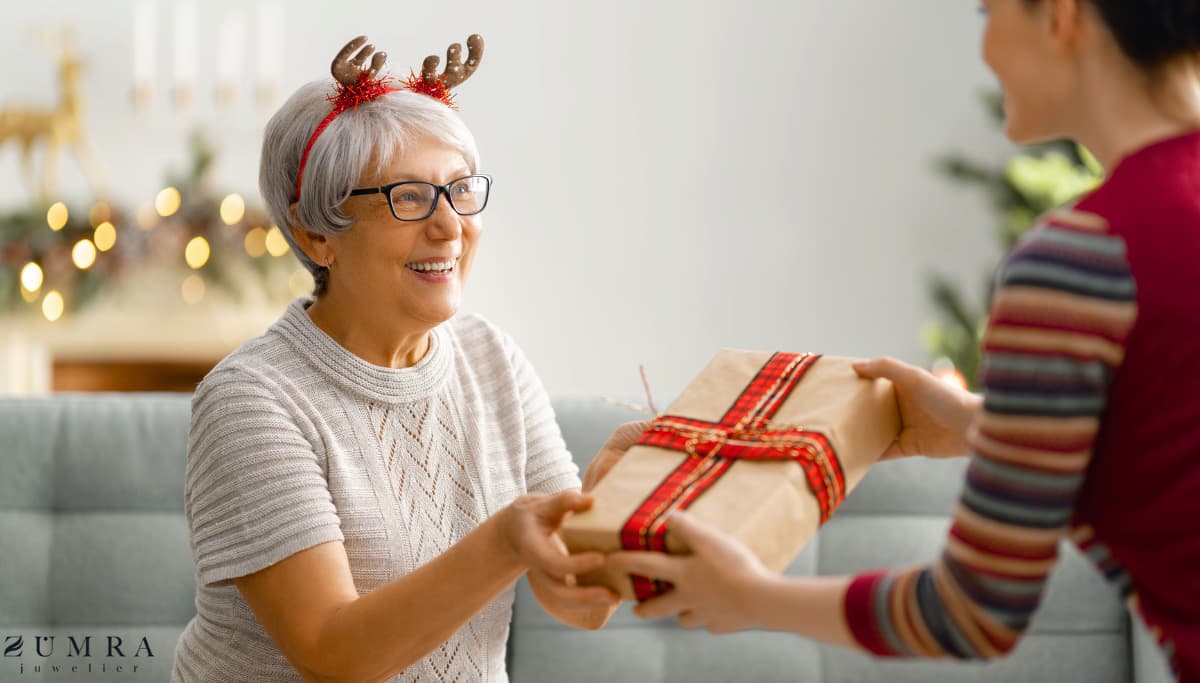 Weihnachtsgeschenk für Mutter: Persönliche Geschenke, die Emotionen wecken